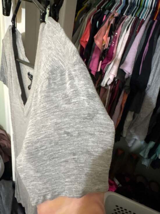 rue21 Women's Heather Gray Short Sleeve V-Neck T-Shirt - Picture 2 of 2